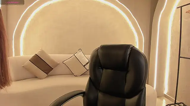 MaiaCollins online show from 11.17.25