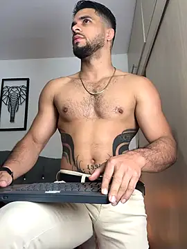 Snapshot of Maximiliano_ford chatting on 10.19.25 Maximiliano ford online show from 10.19.25