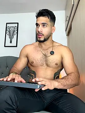 Snapshot of Maximiliano_ford chatting on 11.22.25 Maximiliano ford online show from 11.22.25