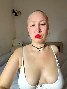 Nikusia online show from 10.18.25