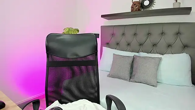 nina blake online show from 10.13.25