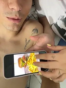 pareja curiosa19 online show from 10.10.25