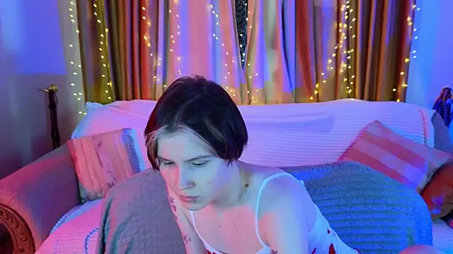 Snapshot of Tara_Lawson chatting on 12.15.25 Tara Lawson online show from 12.15.25