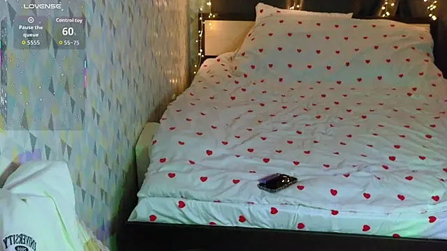 Snapshot of Tara_Lawson chatting on 04.11.26 Tara Lawson online show from 04.11.26