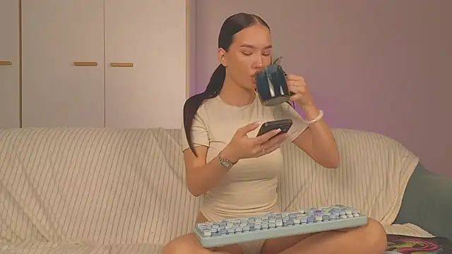 EmiliaDroll online show from 10.19.25