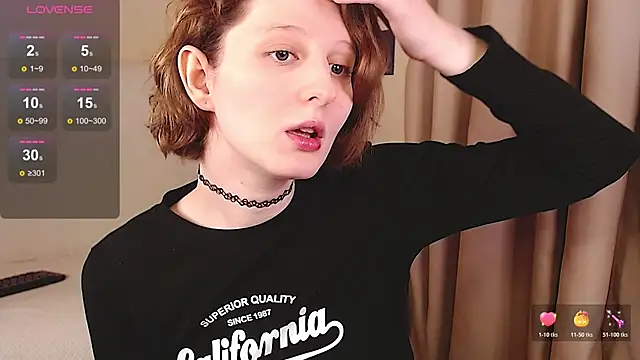 Snapshot of c0ralynx chatting on 10.30.25 c0ralynx online show from 10.30.25