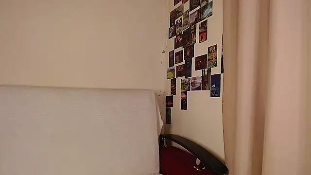 Snapshot of c0ralynx chatting on 11.12.25 c0ralynx online show from 11.12.25