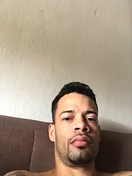 Snapshot of HenriquePhn chatting on 06.05.26 HenriquePhn online show from 06.05.26