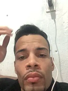 Snapshot of HenriquePhn chatting on 06.25.26 HenriquePhn online show from 06.25.26