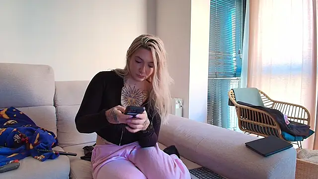 Snapshot of tattoobbgirl chatting on 01.19.26 tattoobbgirl online show from 01.19.26