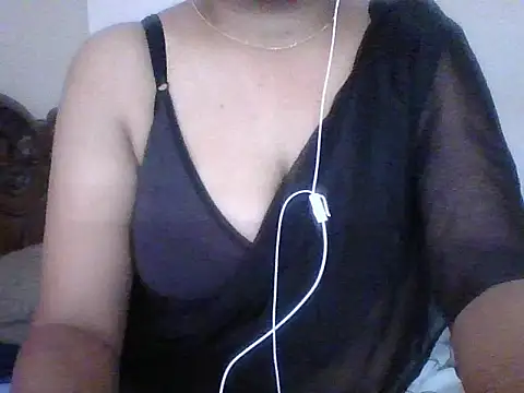 Snapshot of snehashreyatamil chatting on 10.30.25 snehashreyatamil online show from 10.30.25