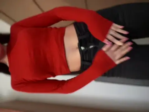 Snapshot of EvieSexy chatting on 03.19.25 EvieSexy online show from 03.19.25