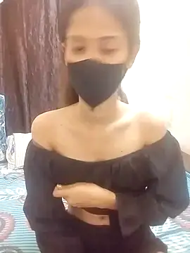 Snapshot of LOVE_BUG1 chatting on 03.19.25 LOVE BUG1 online show from 03.19.25