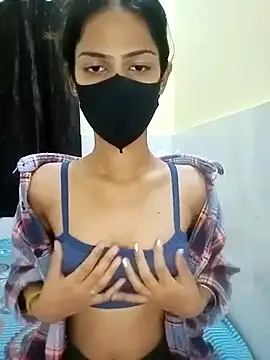 Snapshot of LOVE_BUG1 chatting on 03.20.25 LOVE BUG1 online show from 03.20.25