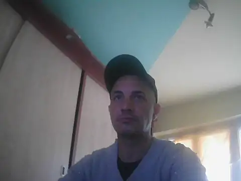 Snapshot of victorvaly chatting on 10.21.25 victorvaly online show from 10.21.25
