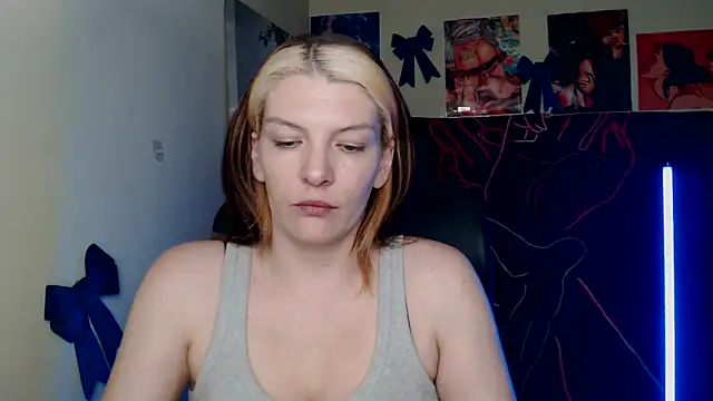 VanessaRey  online show from 04.14.26