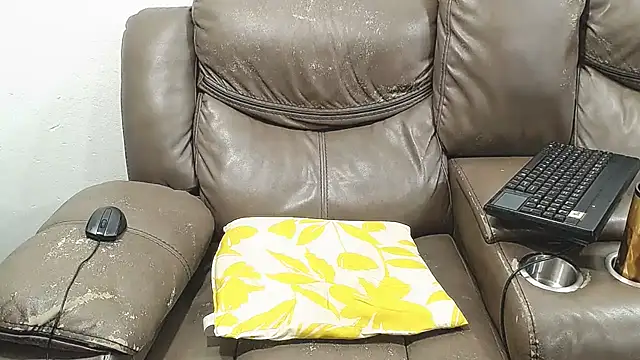 Snapshot of AriesCake chatting on 02.23.26 AriesCake online show from 02.23.26