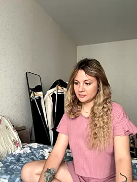 Snapshot of mollygirll chatting on 10.03.25 mollygirll online show from 10.03.25