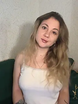 Snapshot of mollygirll chatting on 11.28.25 mollygirll online show from 11.28.25