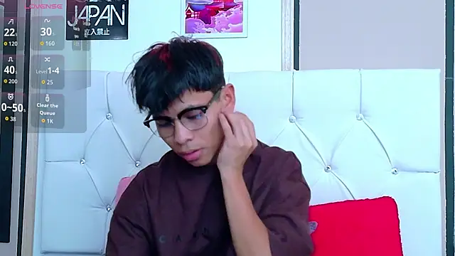 Snapshot of Ethan_Westt chatting on 11.13.25 Ethan Westt online show from 11.13.25