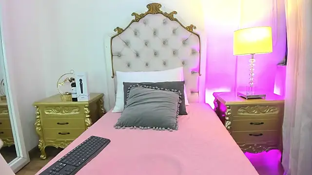 Snapshot of debora_scoot chatting on 02.13.26 debora scoot online show from 02.13.26