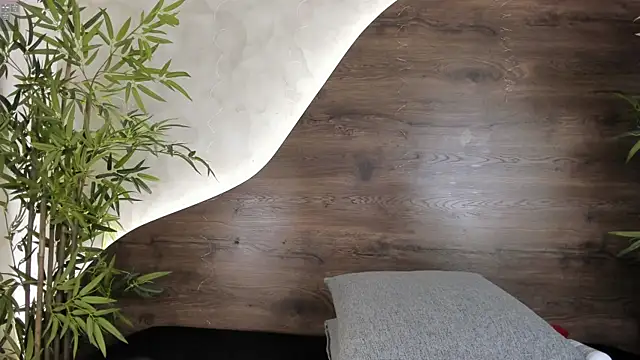 mia lacy  online show from 11.28.25