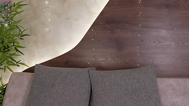 mia lacy  online show from 12.21.25