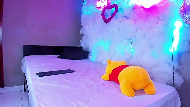 Snapshot of Yumeku_04_ chatting on 03.22.25 Yumeku 04 online show from 03.22.25