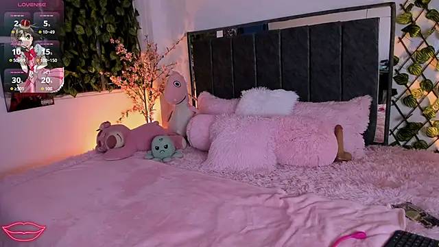 Snapshot of Yumeku_04_ chatting on 10.31.25 Yumeku 04 online show from 10.31.25