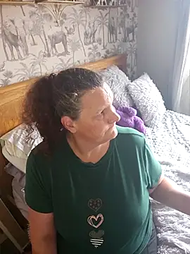 MissQueenBeex online show from 11.06.25