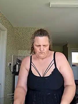 MissQueenBeex online show from 04.16.26