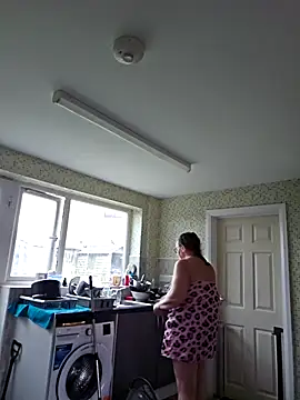 MissQueenBeex online show from 04.19.26