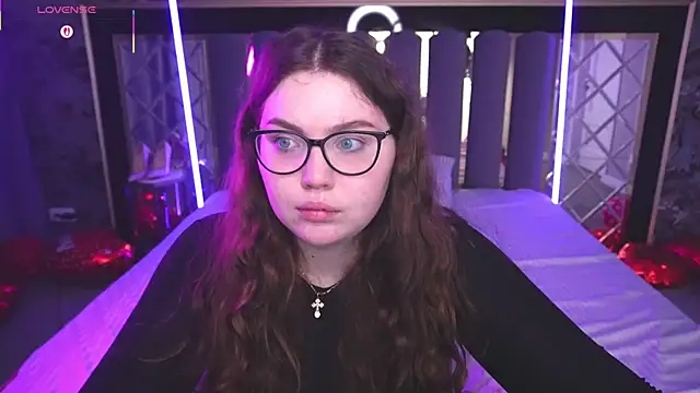 Snapshot of LuxSopphia chatting on 02.16.26 LuxSopphia online show from 02.16.26