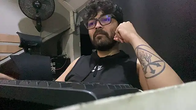 Freakydrag online show from 11.14.25