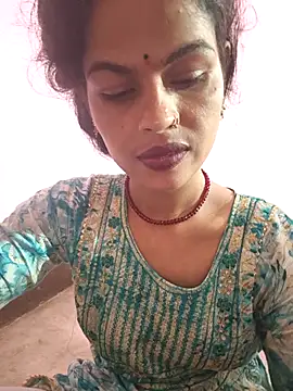 Eshna Dabral online show from 10.04.25