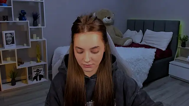 MelanieAlves online show from 11.26.25