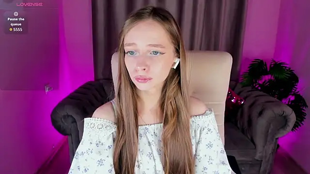 Amy Waynee online show from 11.07.25