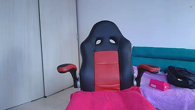 lovehotpink online show from 11.28.25