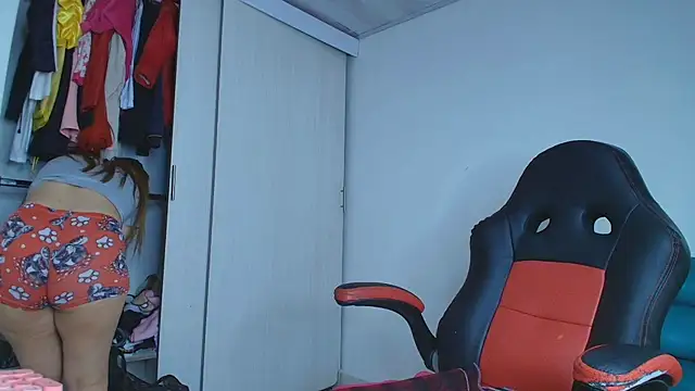 lovehotpink online show from 12.02.25