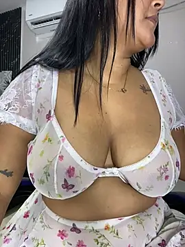 Snapshot of sashaoficial_ chatting on 05.11.26 sashaoficial online show from 05.11.26