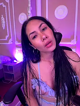 ArianaReynoldss online show from 10.13.25