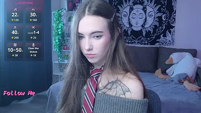 Snapshot of naugghtynikki chatting on 10.15.25 naugghtynikki online show from 10.15.25