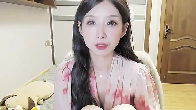 Snapshot of ke-le chatting on 09.19.25 ke-le online show from 09.19.25
