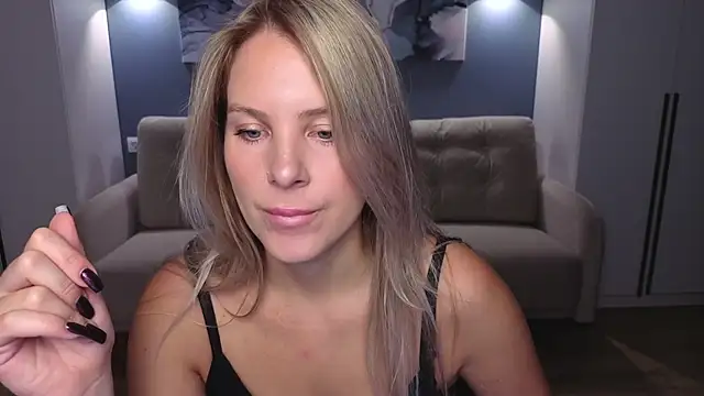 MelanieBennett online show from 10.18.25