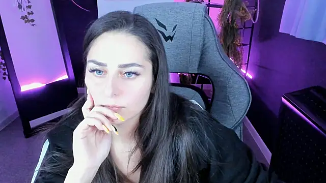 ValeriiMills online show from 10.15.25