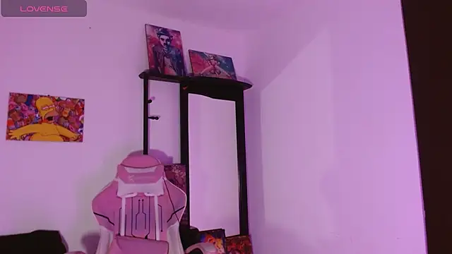 Snapshot of SharaRoss1 chatting on 11.01.25 SharaRoss1 online show from 11.01.25