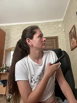 Snapshot of MariannaSida chatting on 06.23.26 MariannaSida online show from 06.23.26