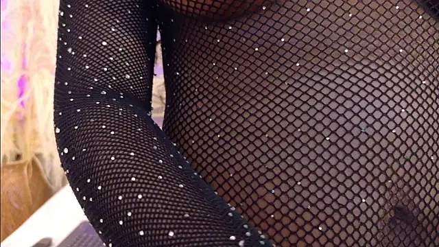 Snapshot of RachelStonne chatting on 10.06.25 RachelStonne online show from 10.06.25