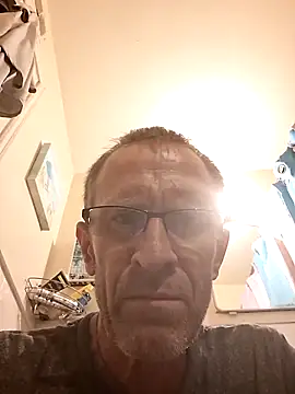 Snapshot of moasslicker chatting on 09.12.25 moasslicker online show from 09.12.25