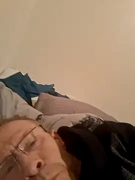 Snapshot of moasslicker chatting on 12.16.25 moasslicker online show from 12.16.25